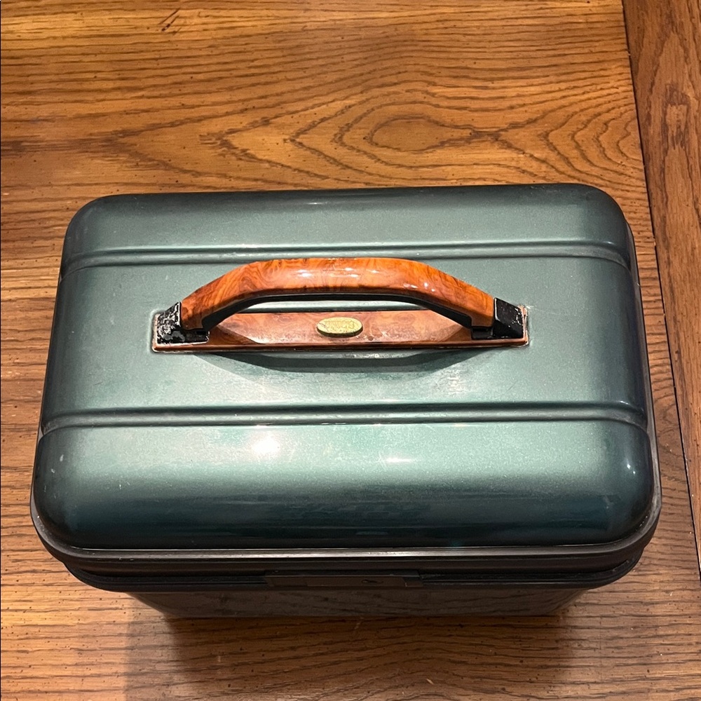 Bric’s‎ Green Hard Shell Carrying Case - Picture 3 of 16